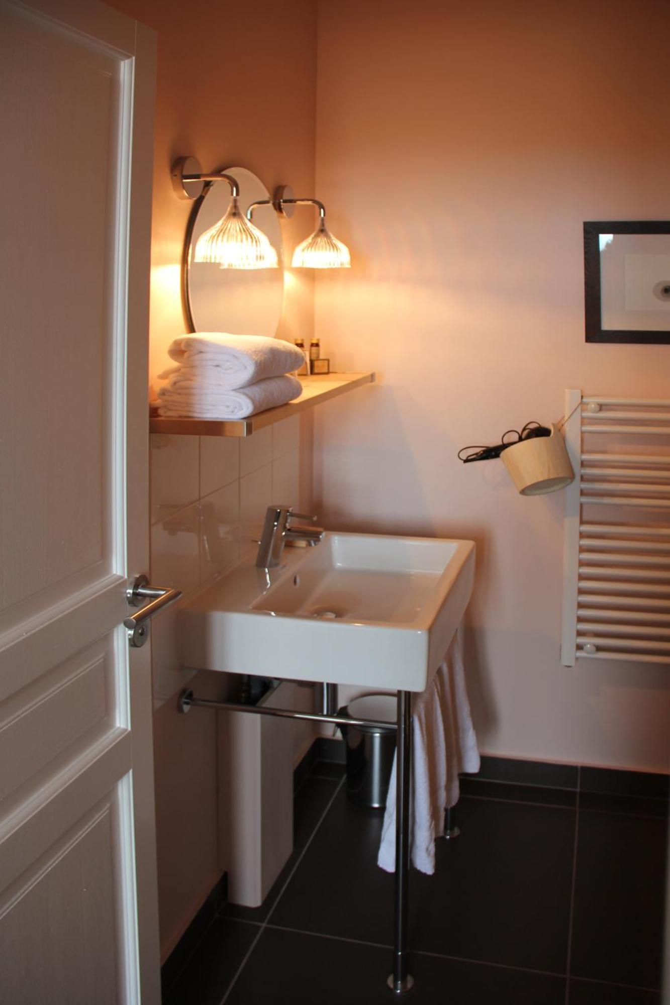 Hotel Courtille De Solutre מראה חיצוני תמונה